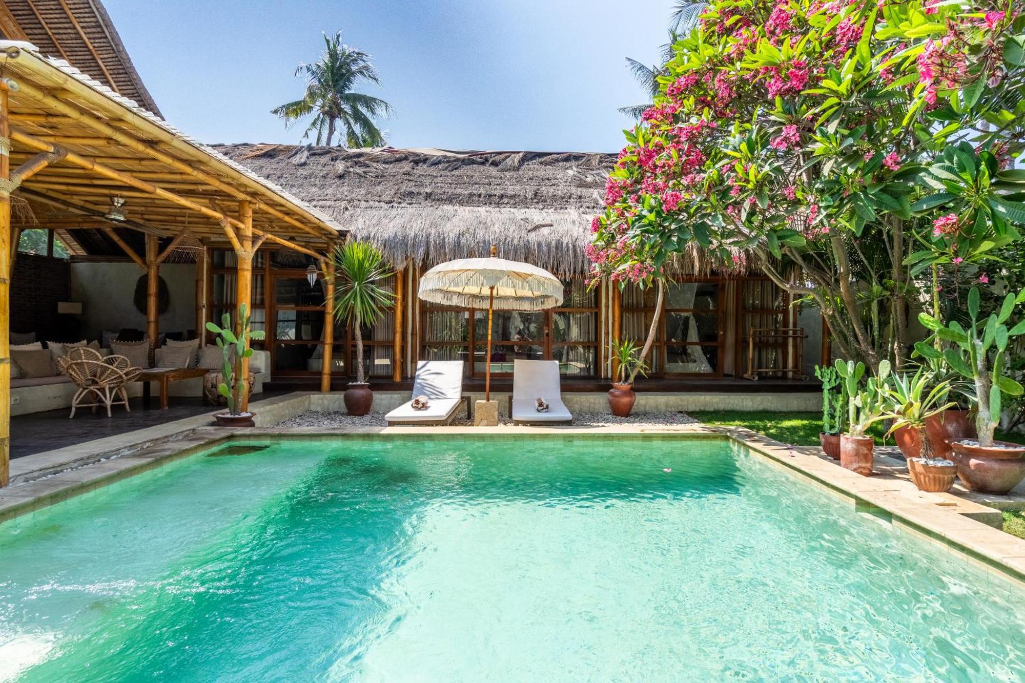 Villa Burung Authentic 3-bedroom Bamboo With Private Pool *