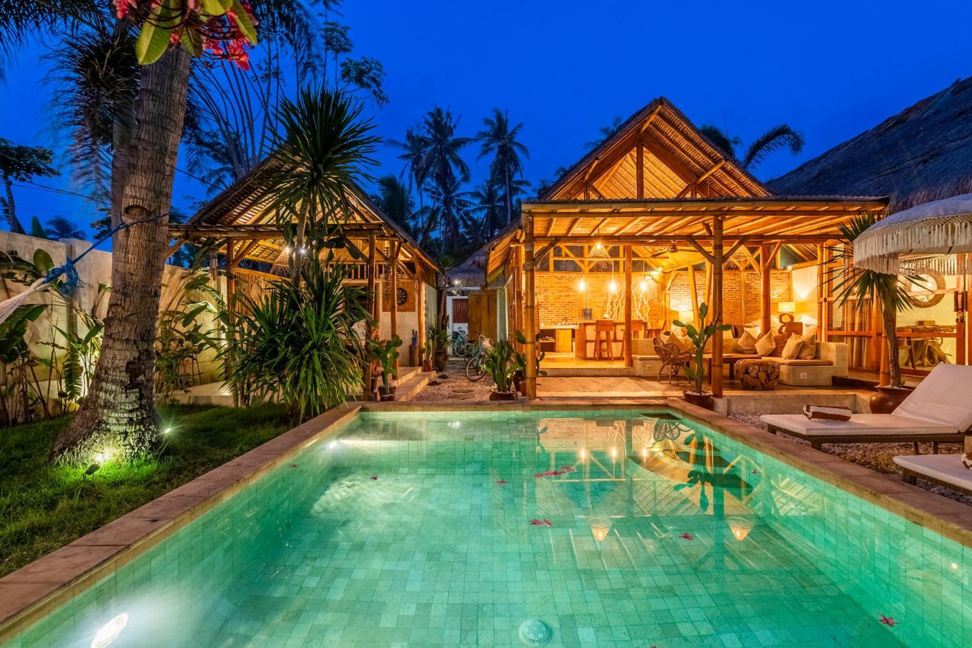 Burung Authentic 3-bedroom Bamboo With Private Pool *