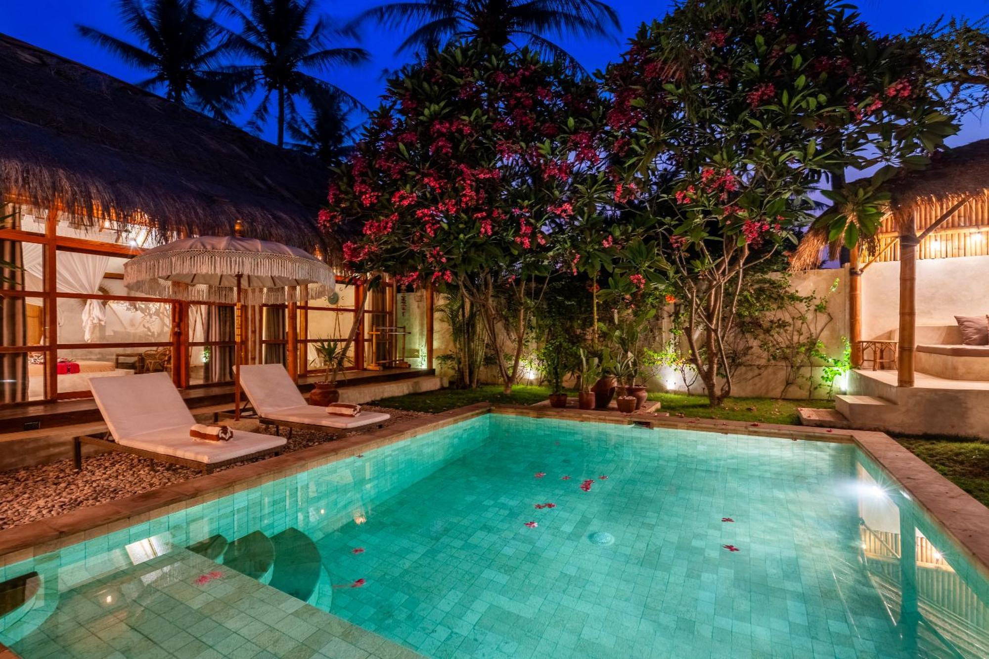 Villa Burung Authentic 3-bedroom Bamboo With Private Pool Gili Air