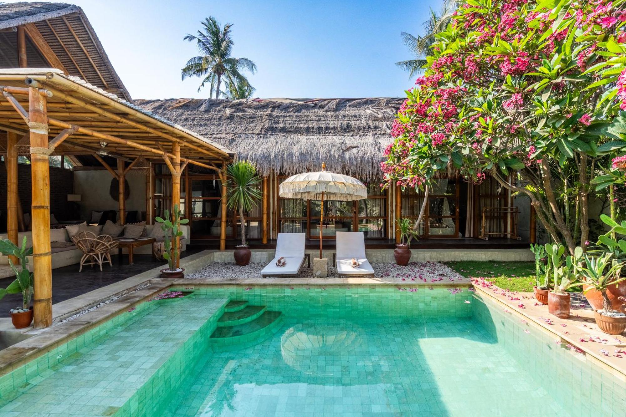 Burung Authentic 3-bedroom Bamboo With Private Pool Villa