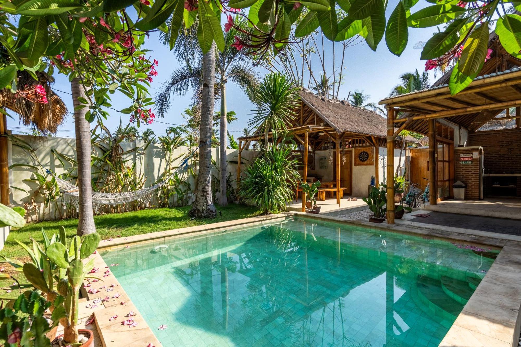 Villa Burung Authentic 3-bedroom Bamboo With Private Pool