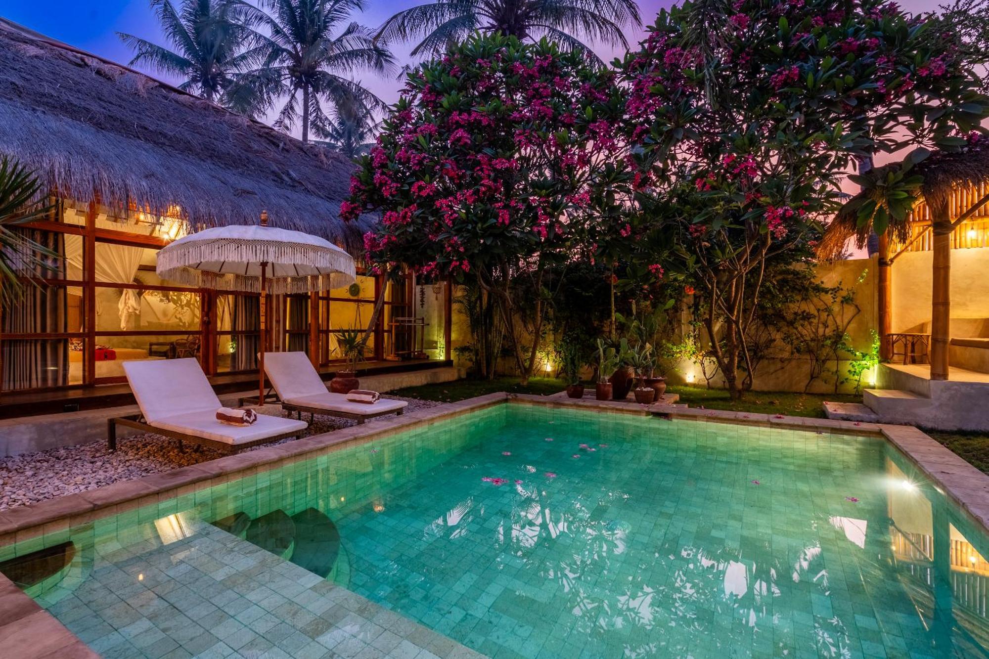 Burung Authentic 3-bedroom Bamboo With Private Pool