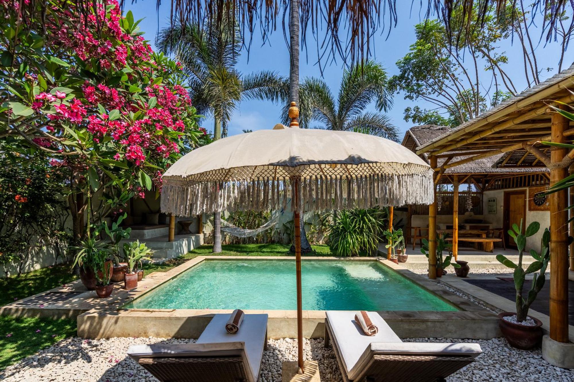 Burung Authentic 3-bedroom Bamboo With Private Pool *
