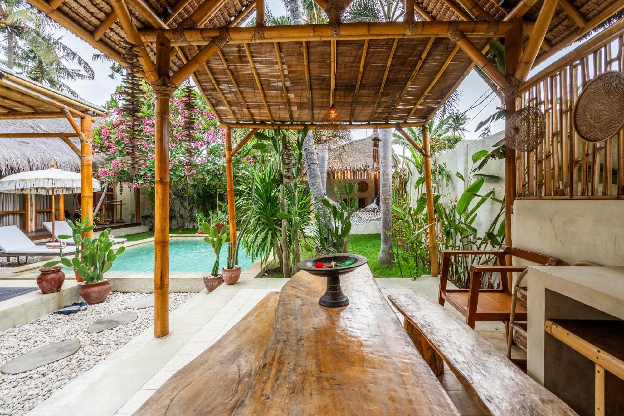 Burung Authentic 3-bedroom Bamboo With Private Pool
