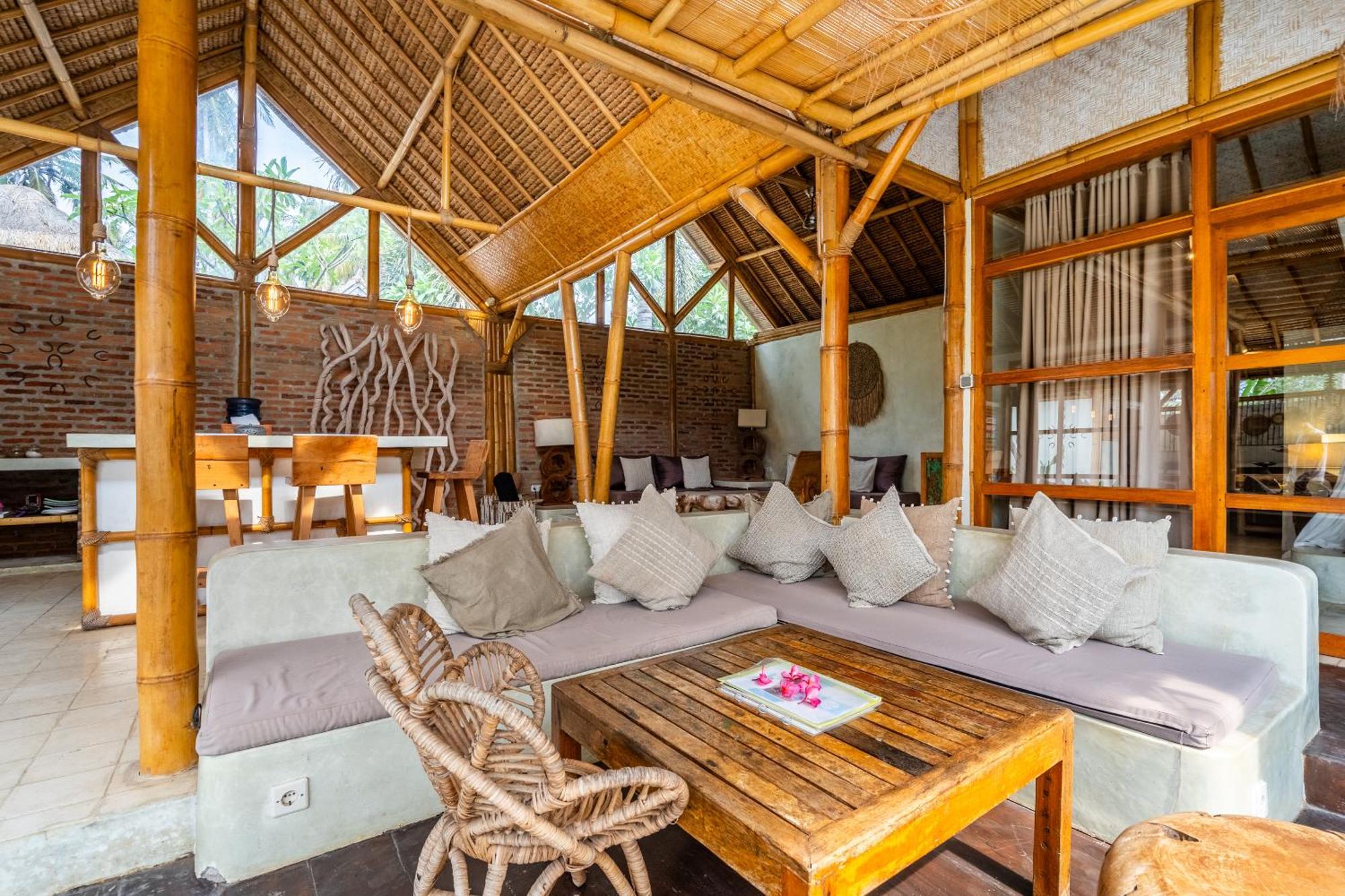 Villa Burung Authentic 3-bedroom Bamboo With Private Pool