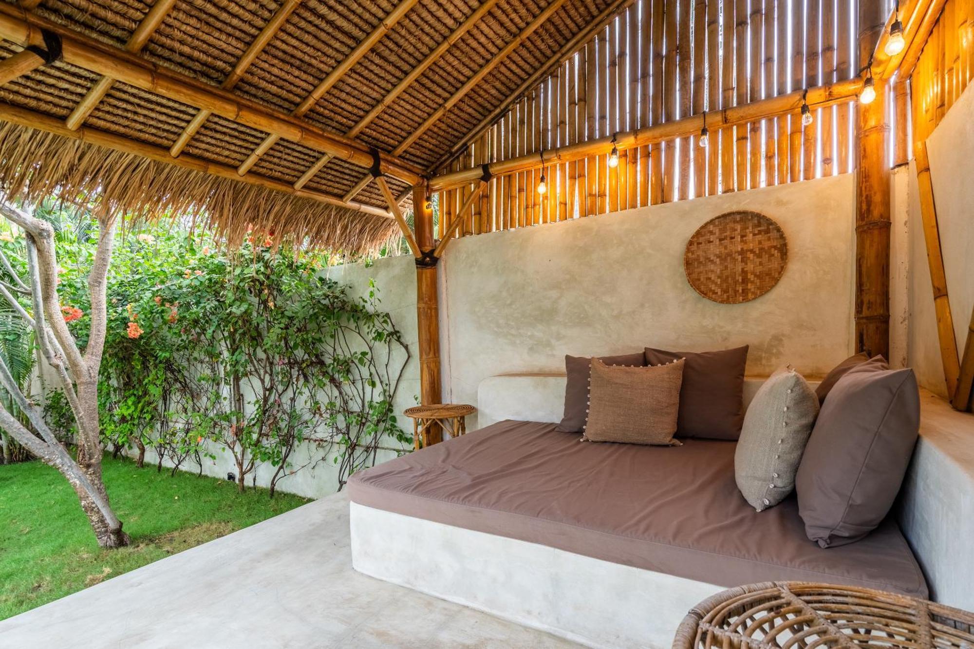 Burung Authentic 3-bedroom Bamboo With Private Pool Villa Gili Air