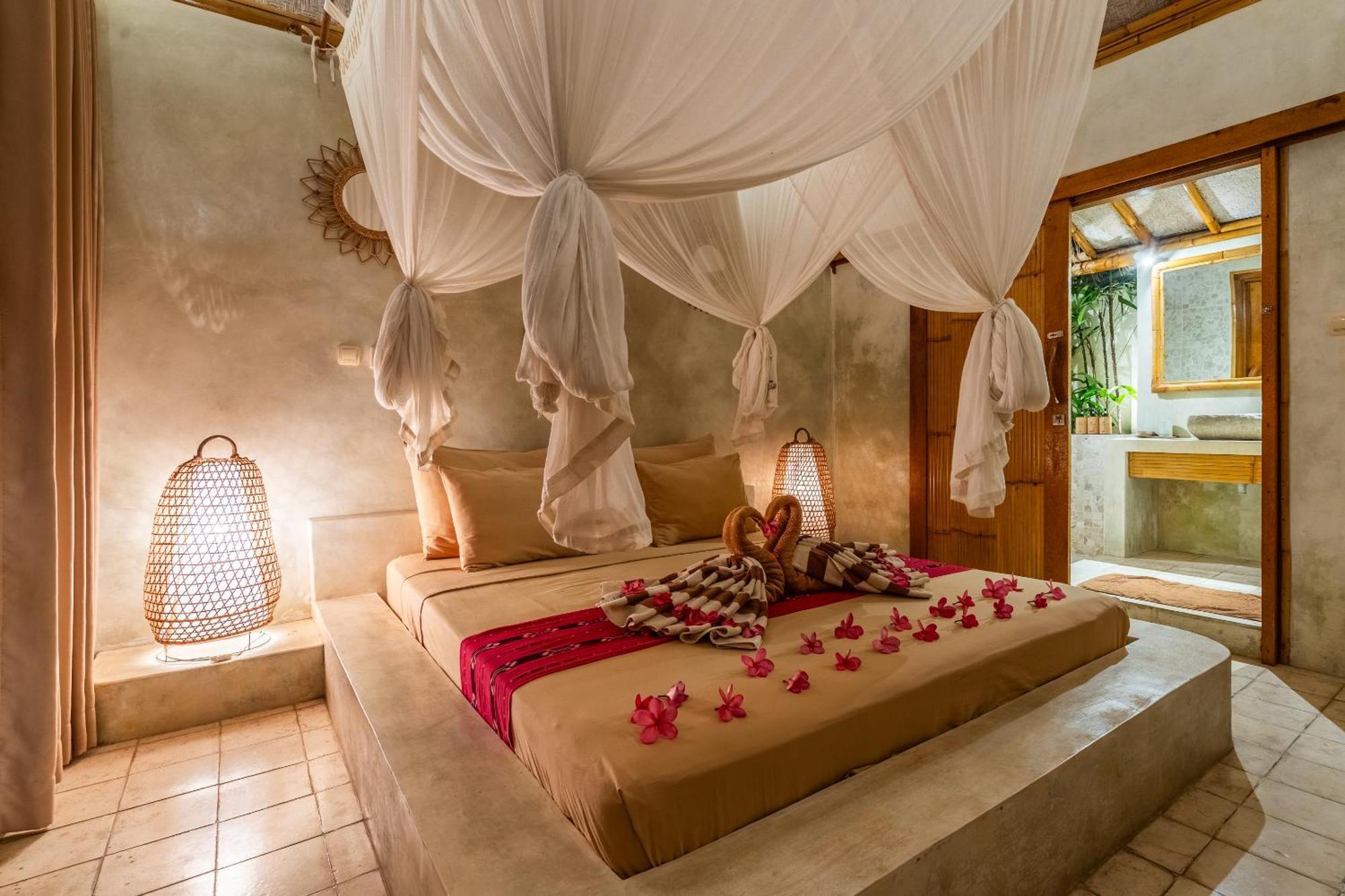 Burung Authentic 3-bedroom Bamboo With Private Pool *