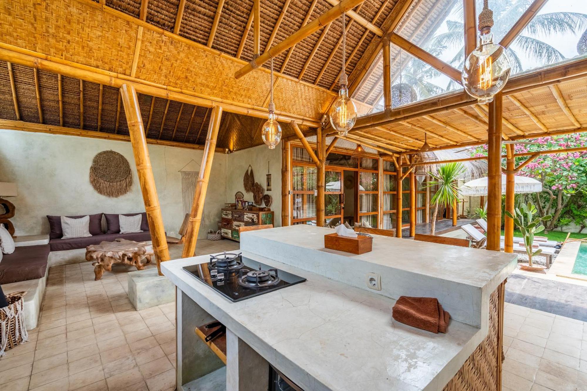 Burung Authentic 3-bedroom Bamboo With Private Pool