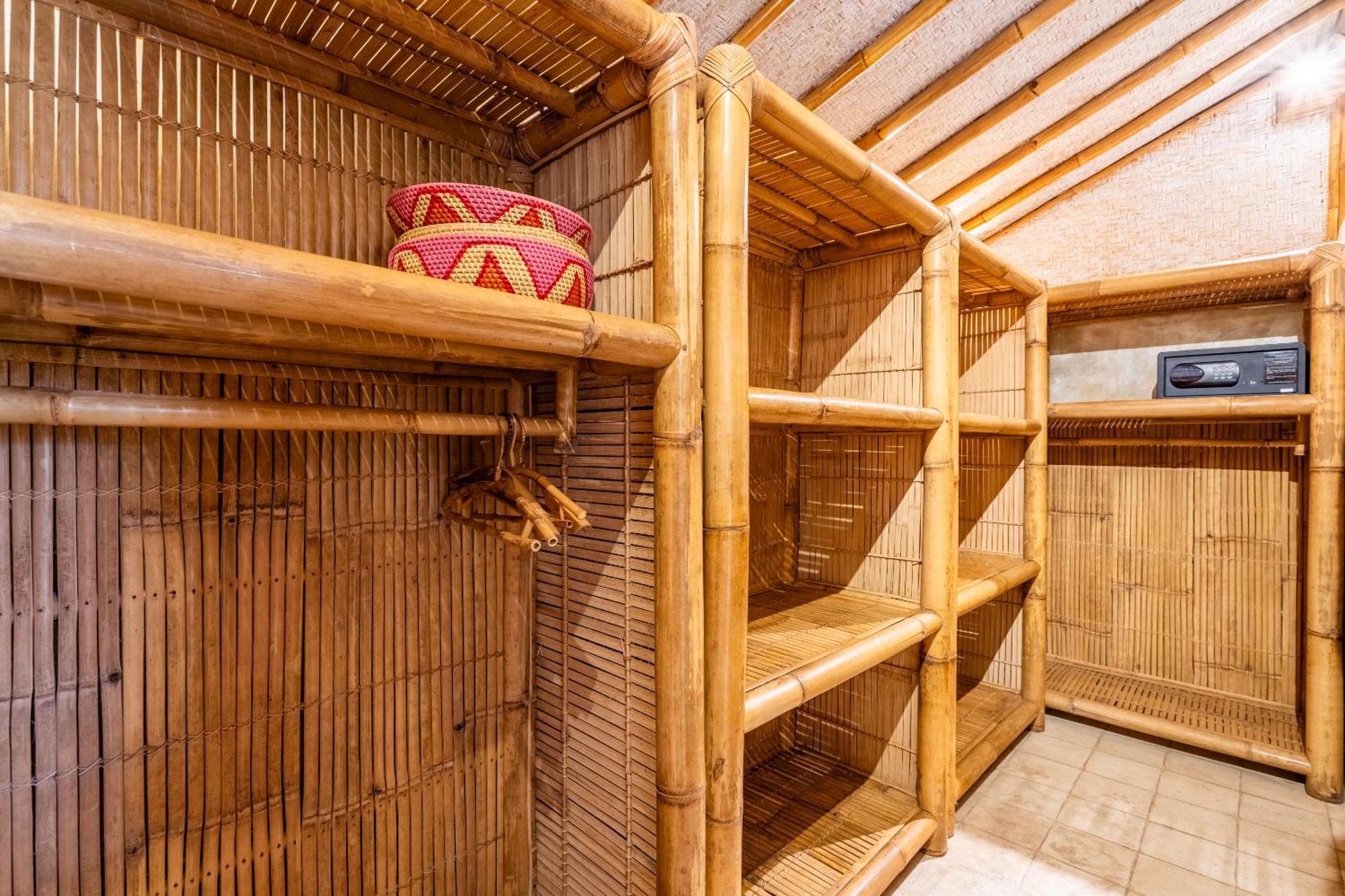Burung Authentic 3-bedroom Bamboo With Private Pool * Gili Air