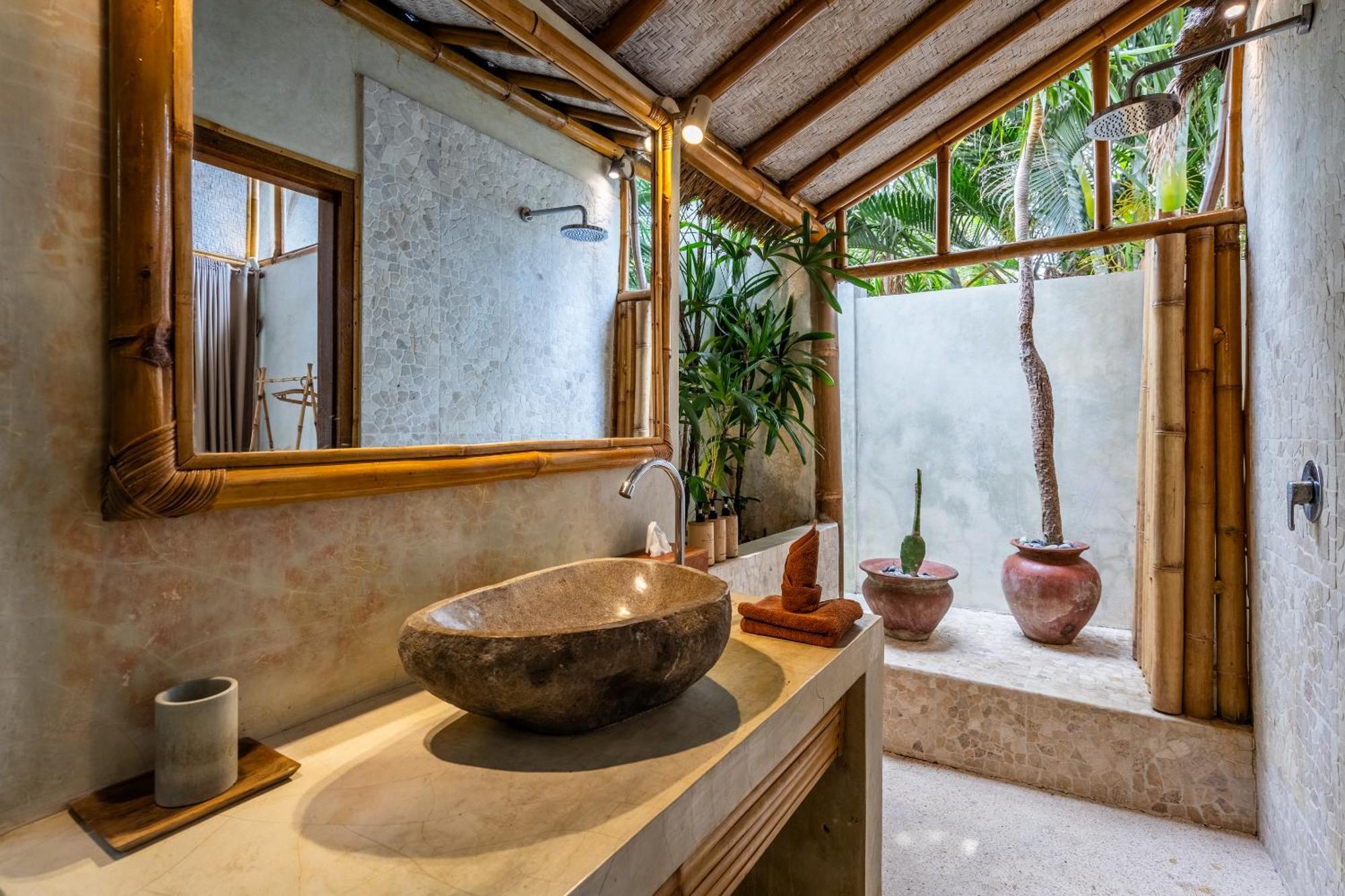 Burung Authentic 3-bedroom Bamboo With Private Pool * Gili Air