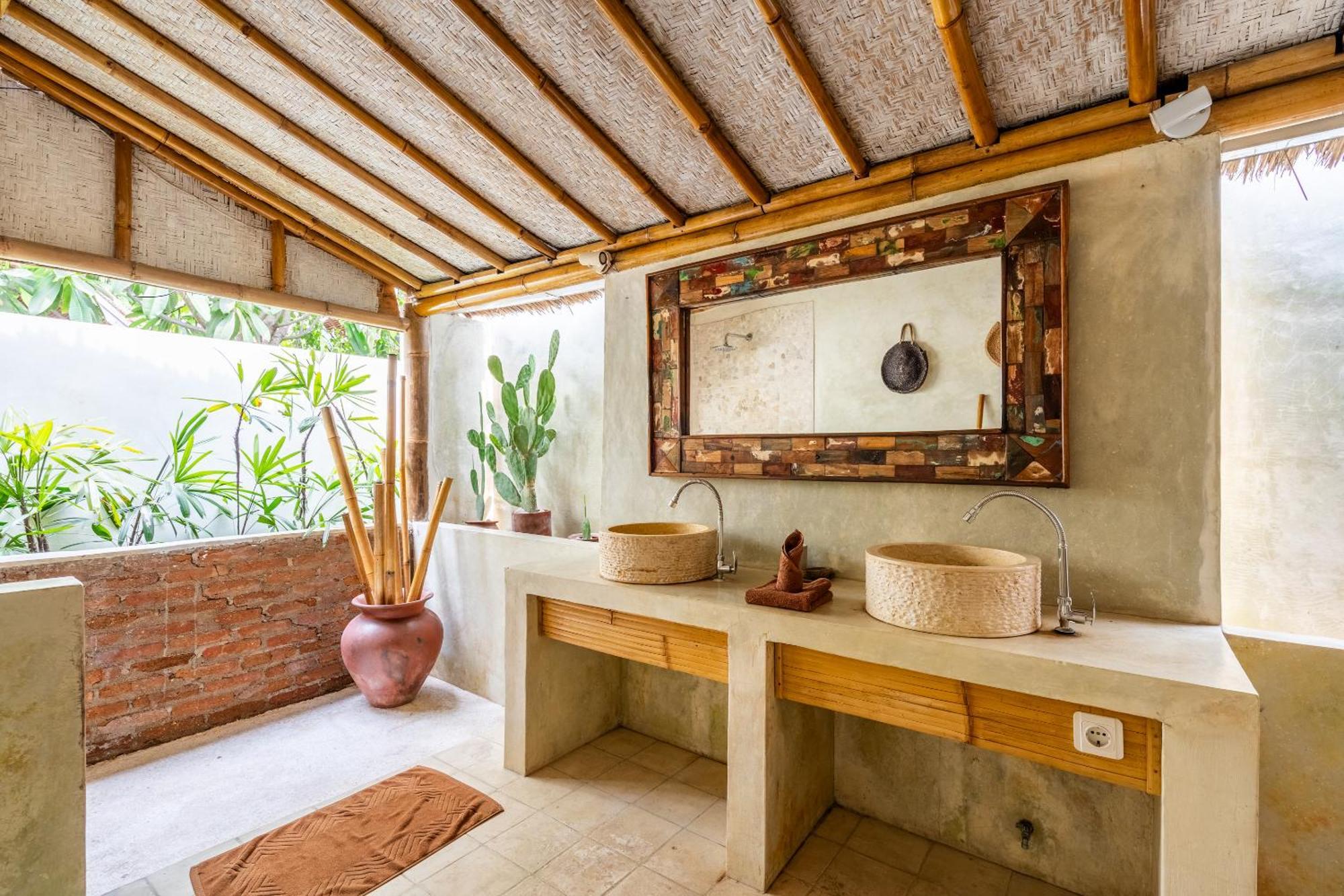 Villa Burung Authentic 3-bedroom Bamboo With Private Pool *