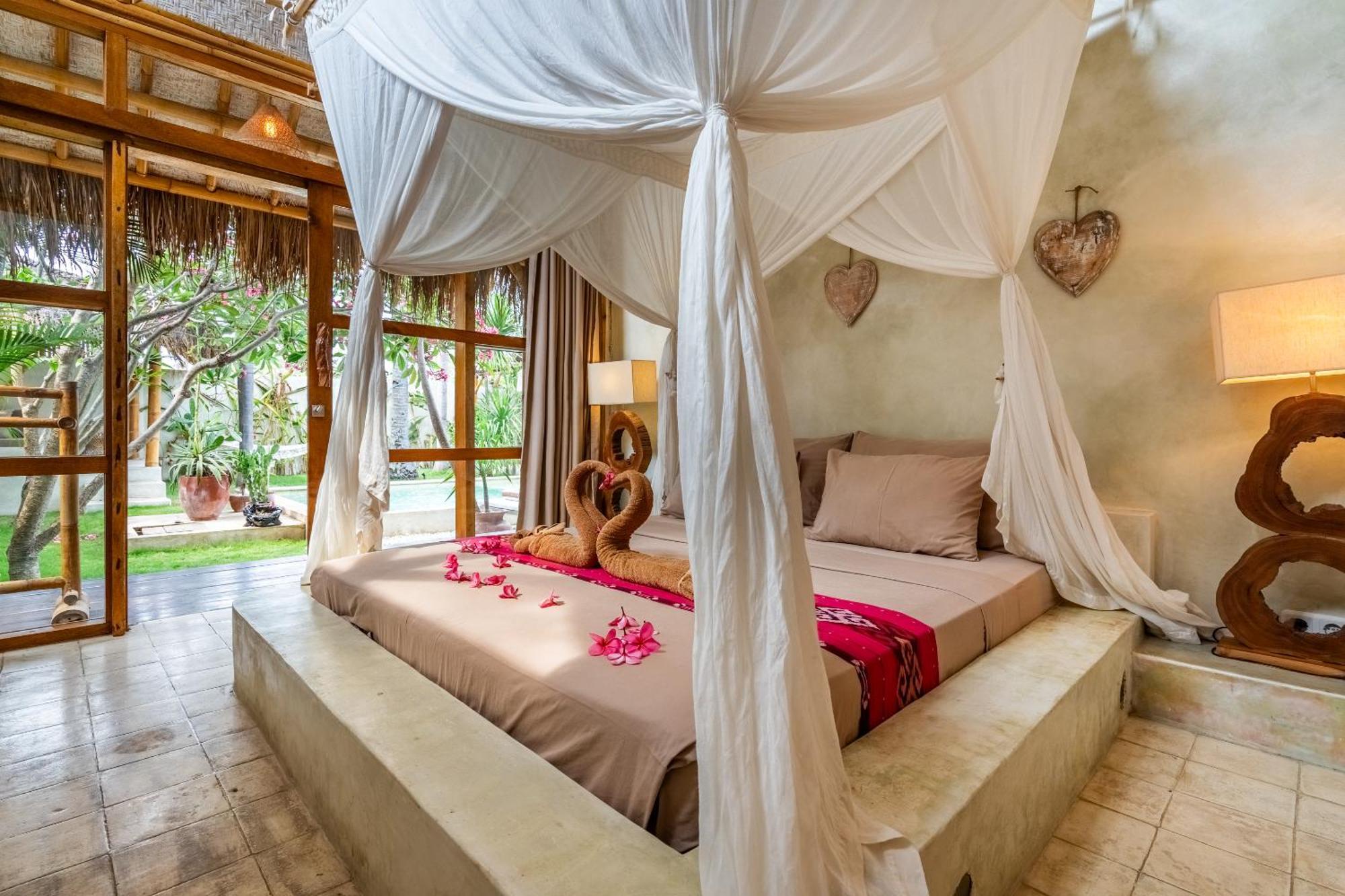 Burung Authentic 3-bedroom Bamboo With Private Pool